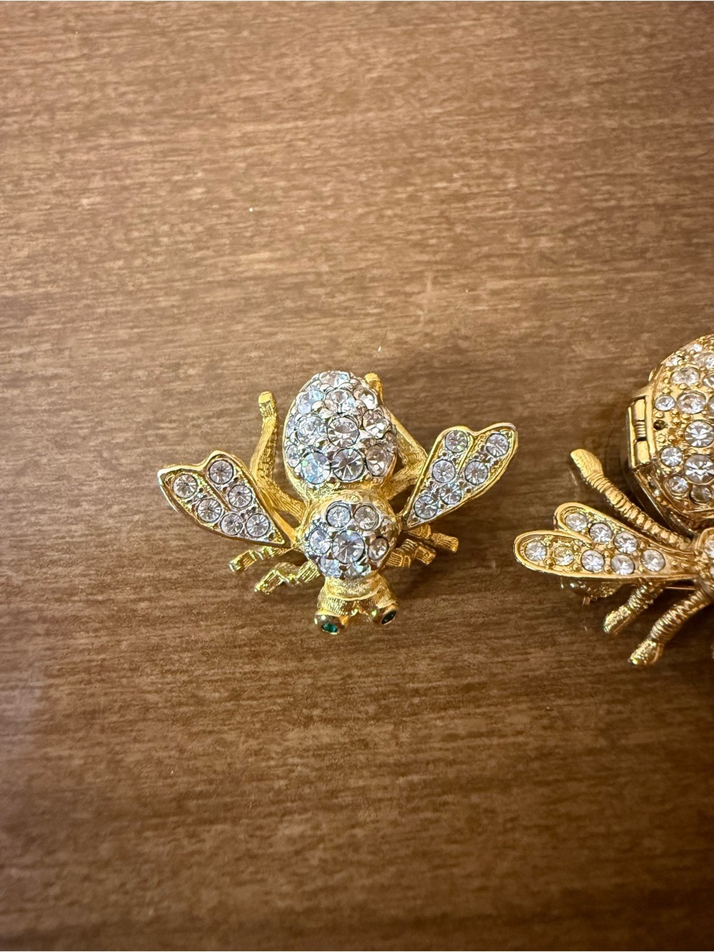 Vintage Joan Rivers Gold Tone Rhinestone Bee Brooch Pin & Queen Bee Watch Set - Picture 3 of 9